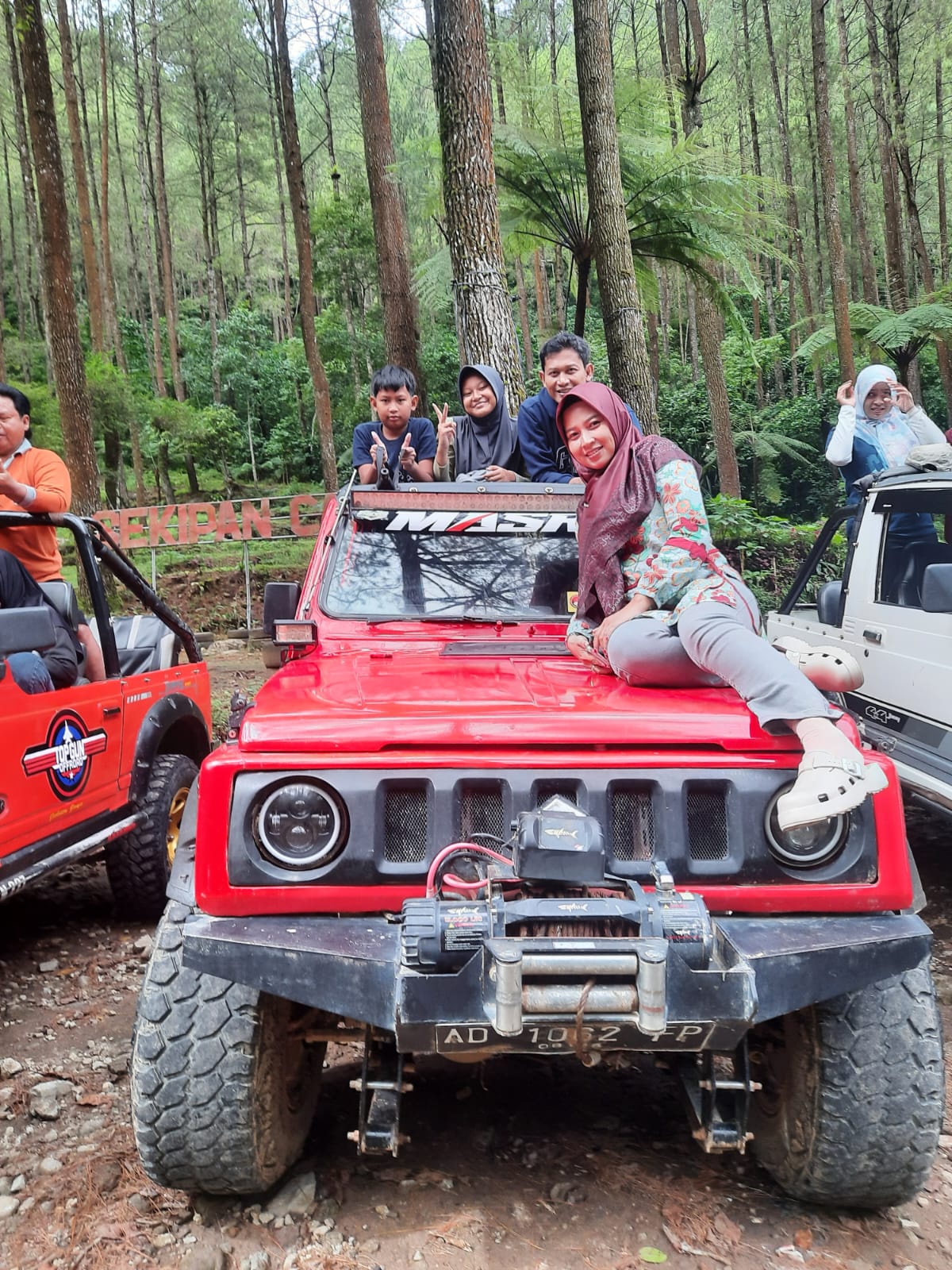 Wisata jeep offroad Tawangmangu rute alam pegunungan