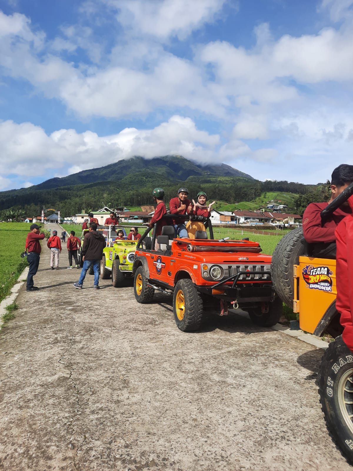 Wisata offroad jeep Tawangmangu rute pegunungan